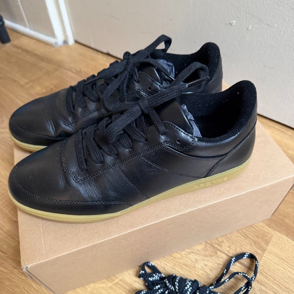 Unisex A.P.C. Black Leather "Moe" Sneakers